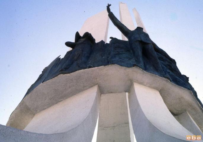 Atatürk, Annesi ve Kadın Hakları Anıtı 002